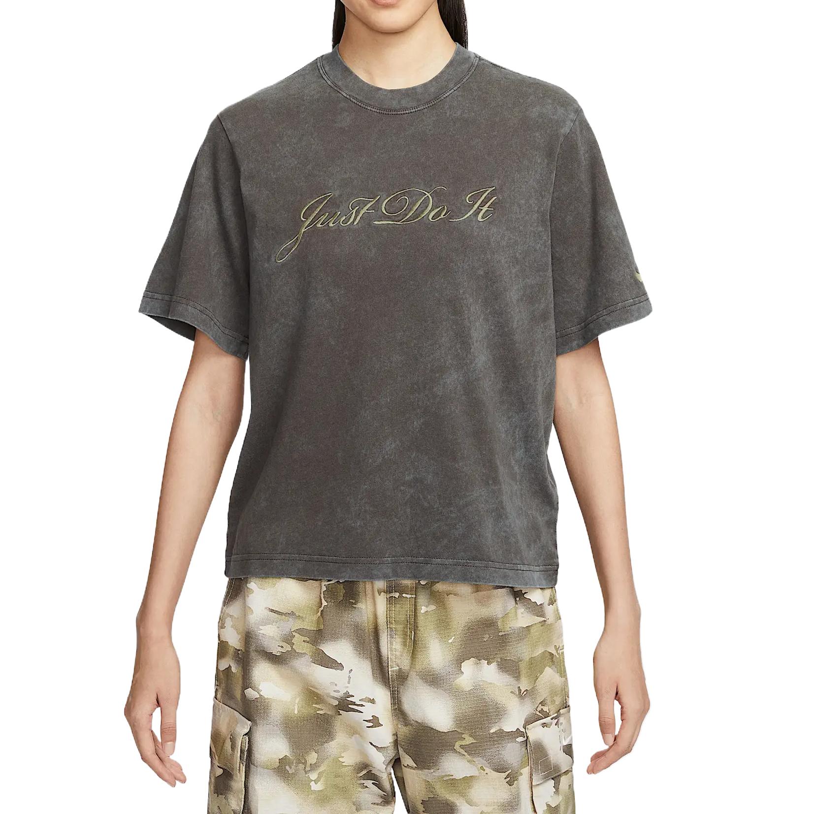 Nike Футболка Sportswear Regular женская Baroque Brown/Olive Green, Зеленый, Nike Футболка Sportswear Regular женская Baroque Brown/Olive Green
Nike Футболка Sportswear Regular женская Baroque Brown/Olive Green, Зеленый, Nike Футболка Sportswear Regular женская Baroque Brown/Olive Green