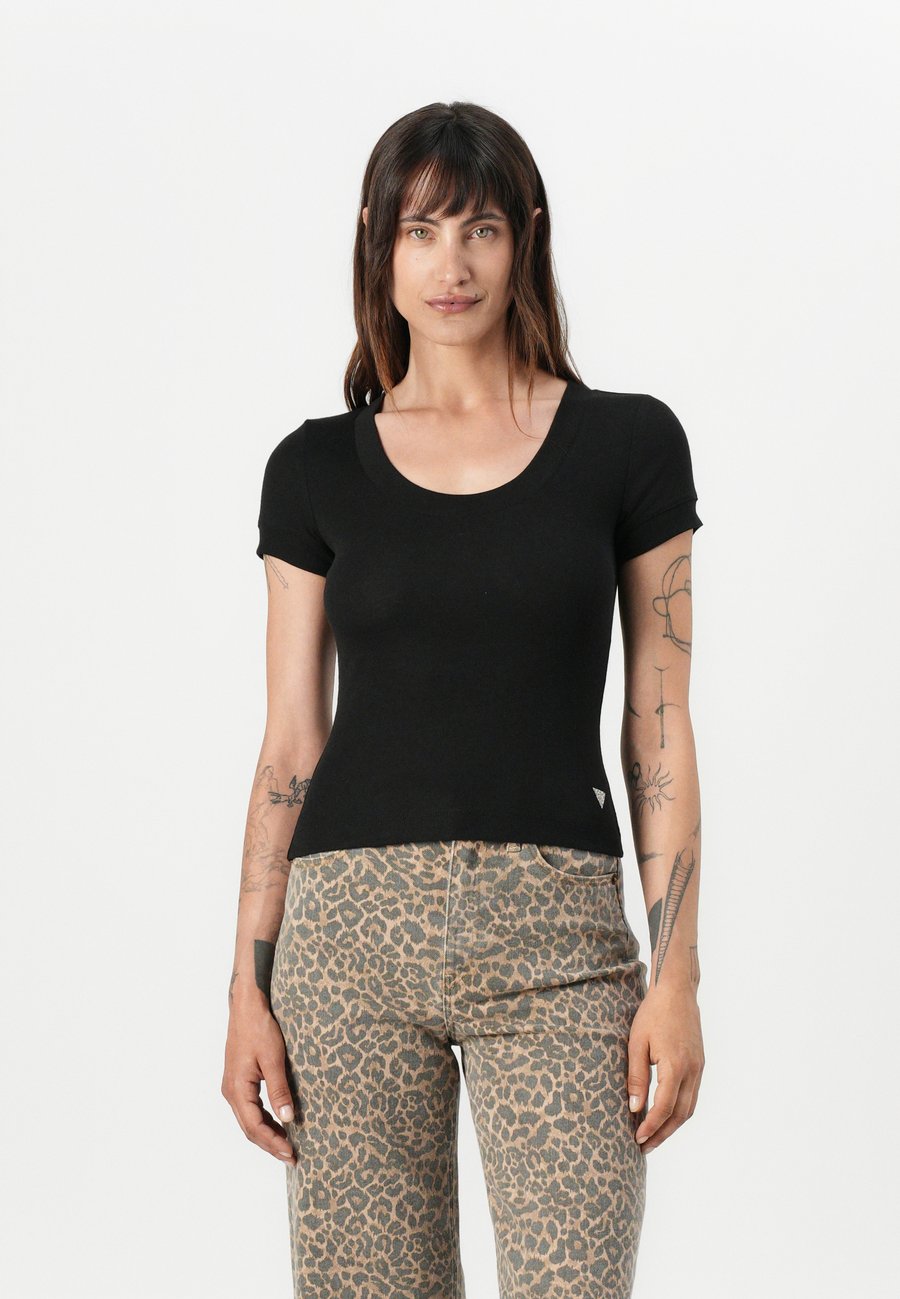 Футболка Guess TINA, Jet Black/Black
Футболка Guess TINA, Jet Black/Black