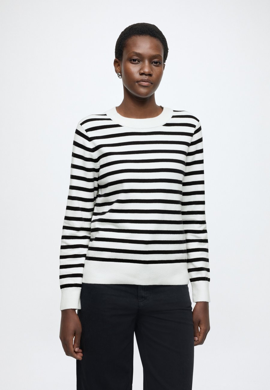 Джемпер Marc O'Polo DENIM KNIT PULLOVERS, LONGSLEEVE, CREW NECK, Dark Blue_Multi_02/Dark Blue
Джемпер Marc O'Polo DENIM KNIT PULLOVERS, LONGSLEEVE, CREW NECK, Dark Blue_Multi_02/Dark Blue