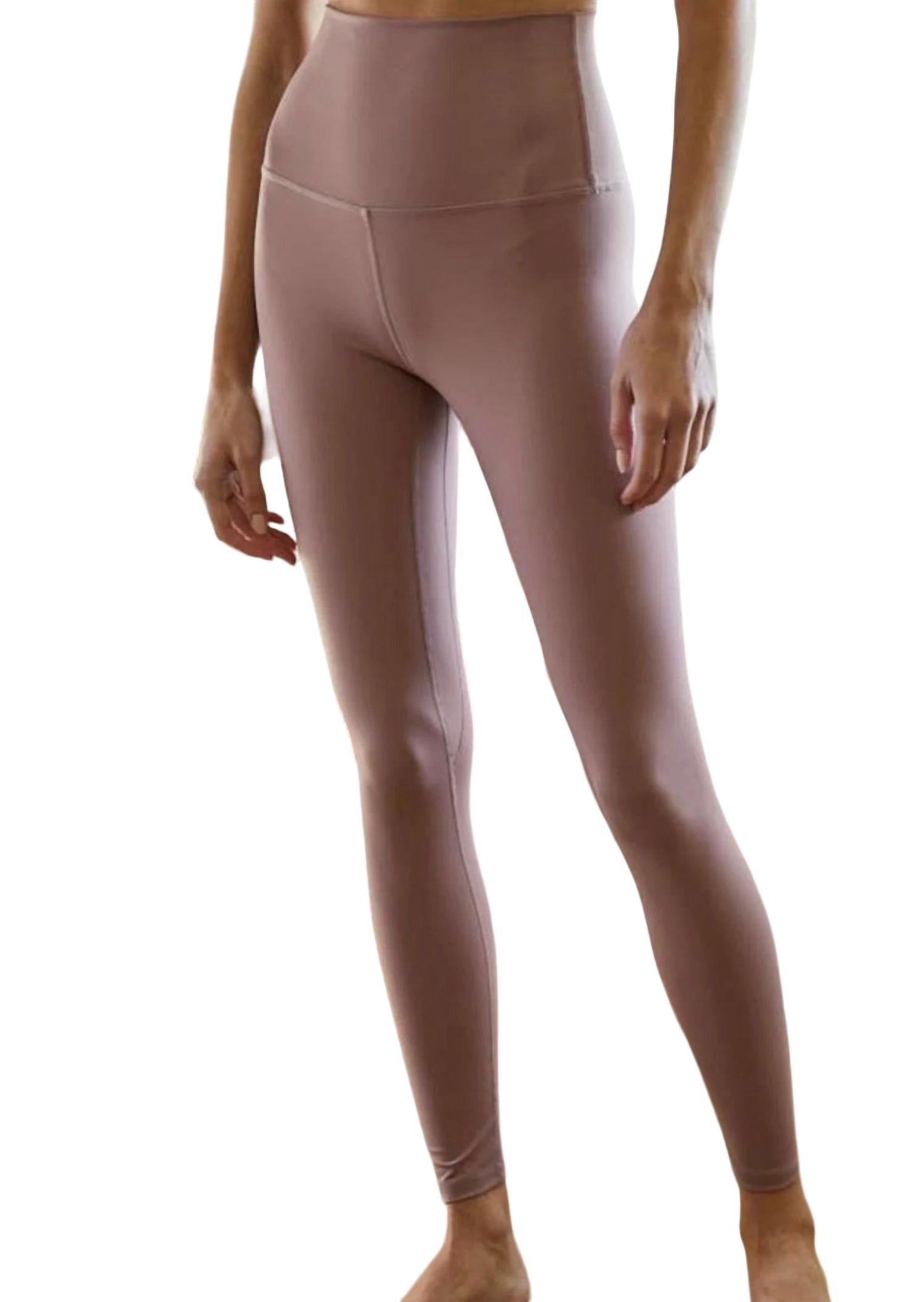 Леггинсы до щиколотки в лиловом цвете By Together
Леггинсы до щиколотки в лиловом цвете By Together