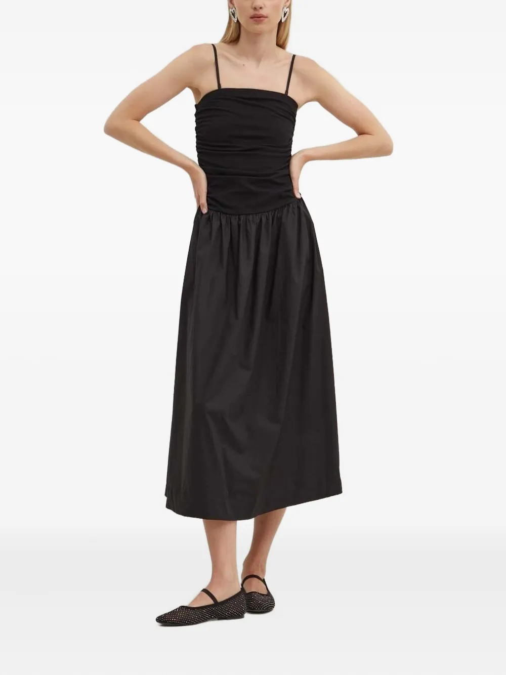 Платье миди без рукавов со сборками NEVER FULLY DRESSED, черный
Платье миди без рукавов со сборками NEVER FULLY DRESSED, черный