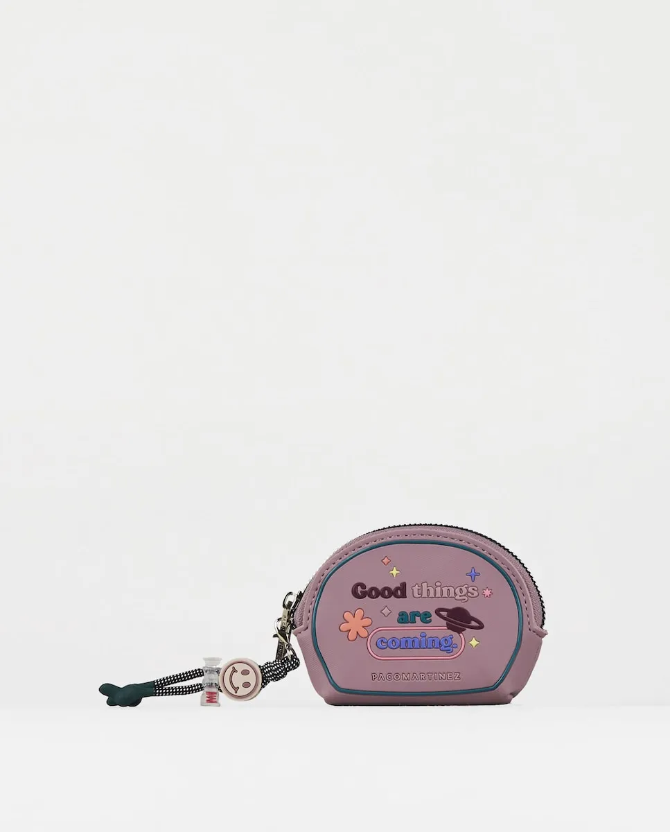 Женский кошелек с резиновым эффектом и надписью PACOMARTINEZ, сиреневый
Женский кошелек с резиновым эффектом и надписью PACOMARTINEZ, сиреневый