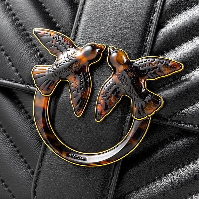 Пуховая овчина Летящая птица Ласточка Сумка через плечо Кроссбоди Классическая женская черная PINKO
Пуховая овчина Летящая птица Ласточка Сумка через плечо Кроссбоди Классическая женская черная PINKO