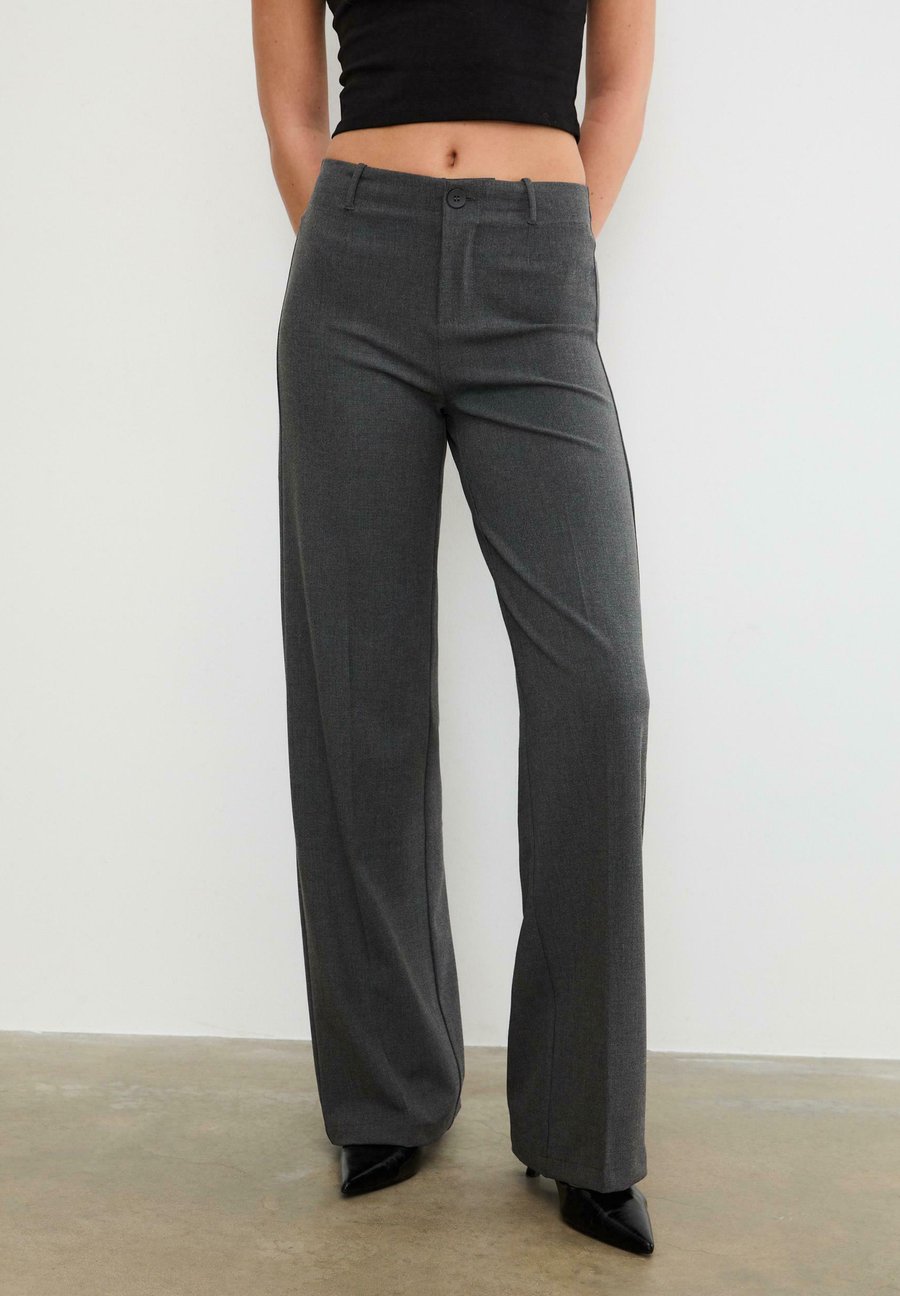 Брюки Stradivarius WIDE-FORMAL, Dark Grey
Брюки Stradivarius WIDE-FORMAL, Dark Grey