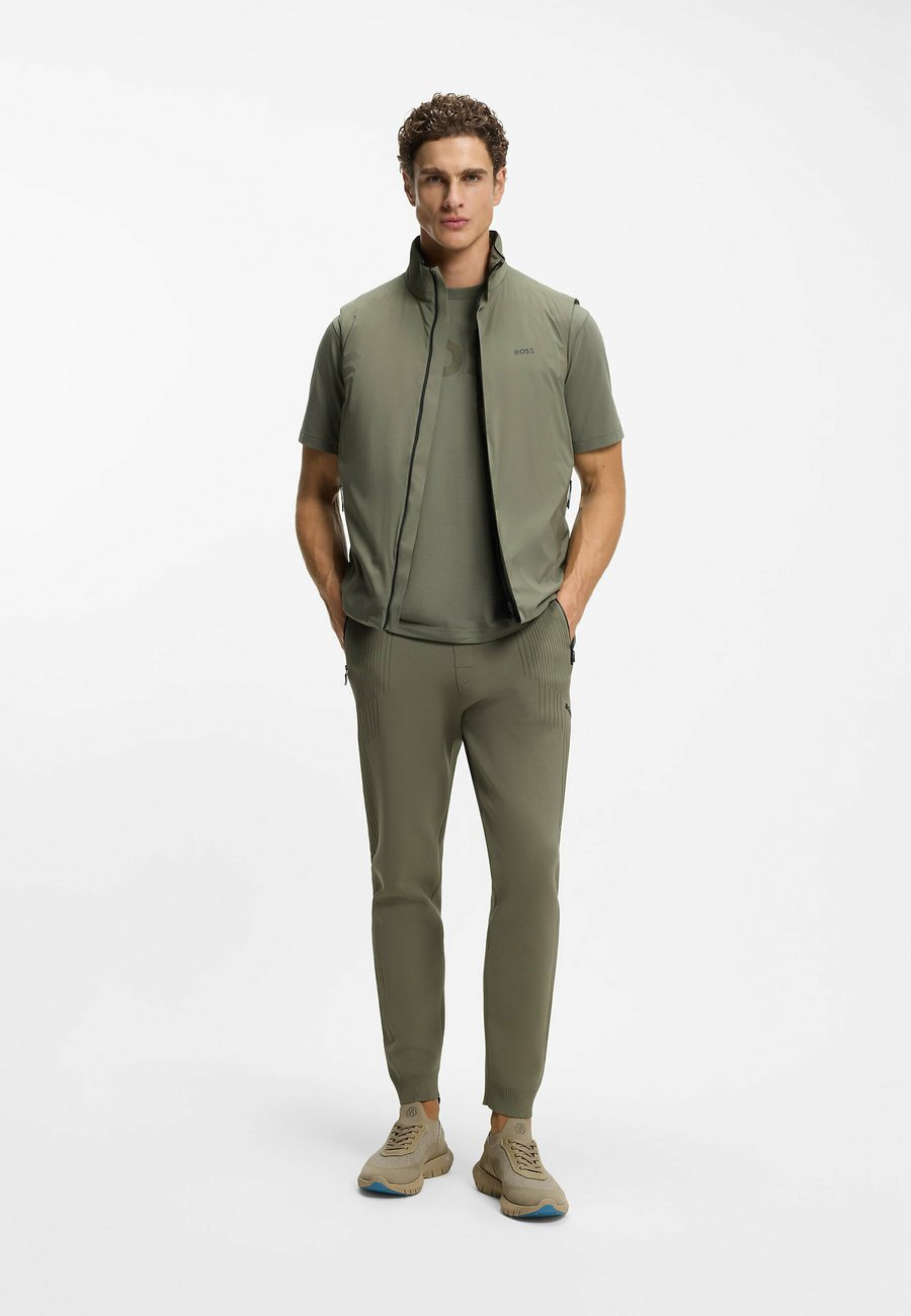 Кроссовки BOSS MOTION KNM, Open Beige Four/Mottled Beige
Кроссовки BOSS MOTION KNM, Open Beige Four/Mottled Beige