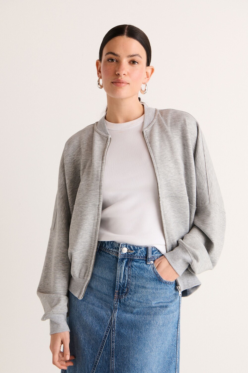 Легкий мягкий облегающий бомбер на молнии Next, серый
Легкий мягкий облегающий бомбер на молнии Next, серый