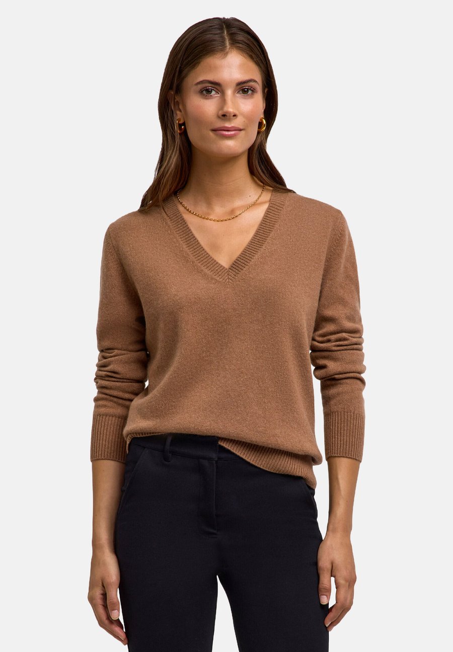 Джемпер FALKE Luxury Classic V-Neck, Cork/Light Brown
Джемпер FALKE Luxury Classic V-Neck, Cork/Light Brown