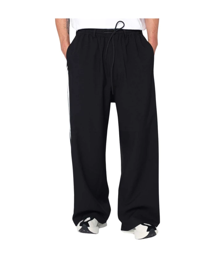 Черные шорты из переработанных материалов Y-3, черный
Черные шорты из переработанных материалов Y-3, черный