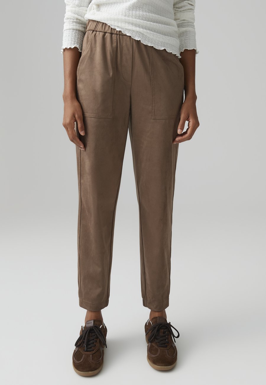 Брюки OPUS MID RISE ANKLE RELAXED FIT SUEDE LOOK, Cocoa/Brown
Брюки OPUS MID RISE ANKLE RELAXED FIT SUEDE LOOK, Cocoa/Brown