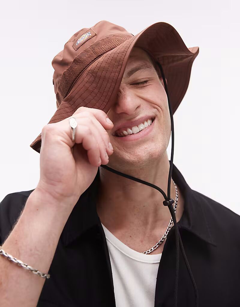 Коричневая шляпа-капучино с видом на ледник Dickies
Коричневая шляпа-капучино с видом на ледник Dickies