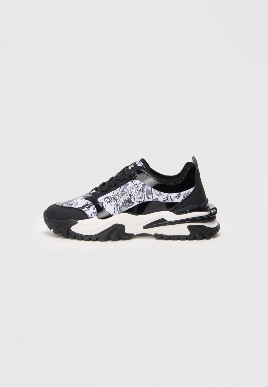 Кроссовки Versace Jeans Couture Trainers, Black/White/Black
Кроссовки Versace Jeans Couture Trainers, Black/White/Black