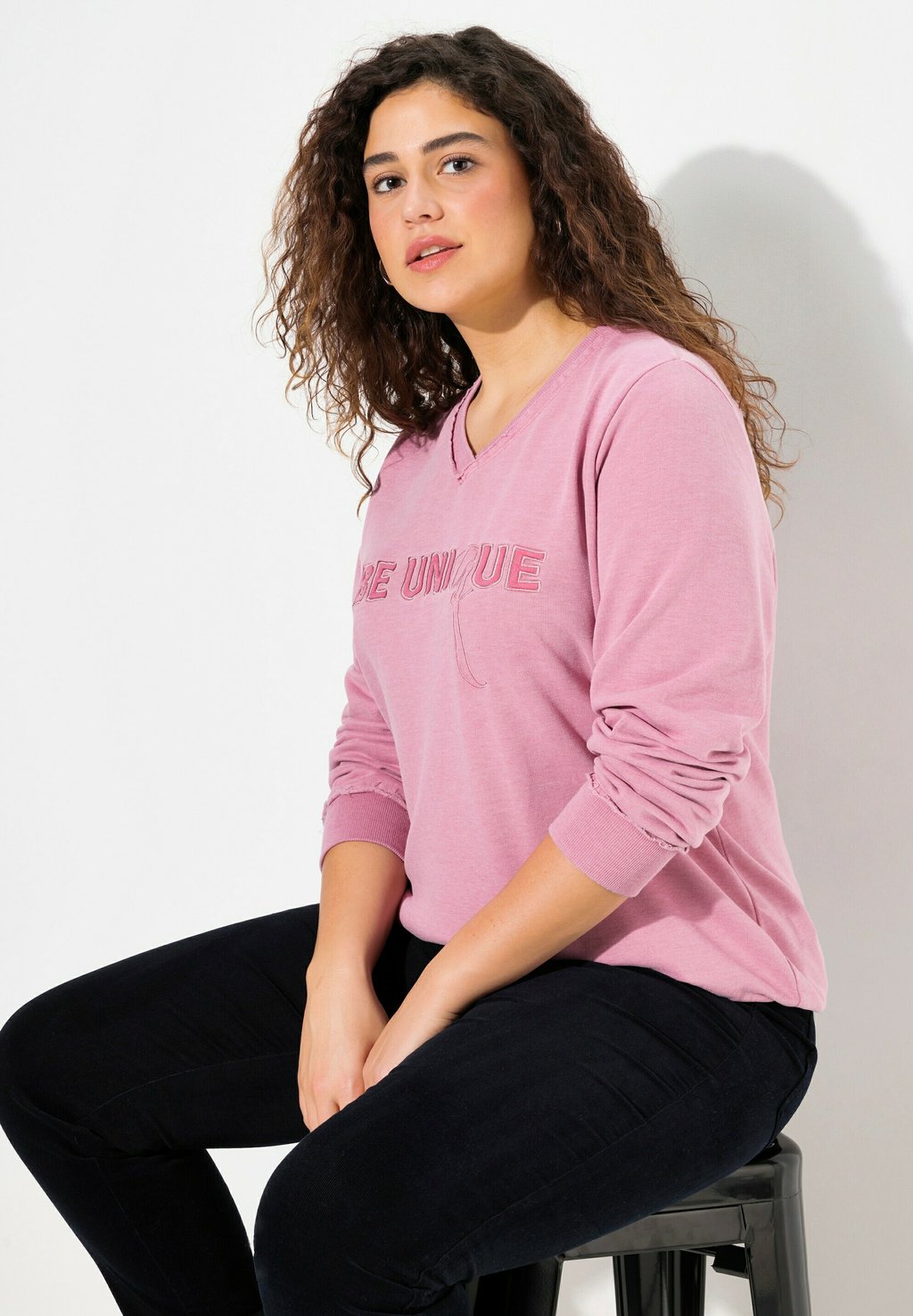 Толстовка GRAPHIC BE UNIQUE INVERTED SEAM Ulla Popken, розовый
Толстовка GRAPHIC BE UNIQUE INVERTED SEAM Ulla Popken, розовый