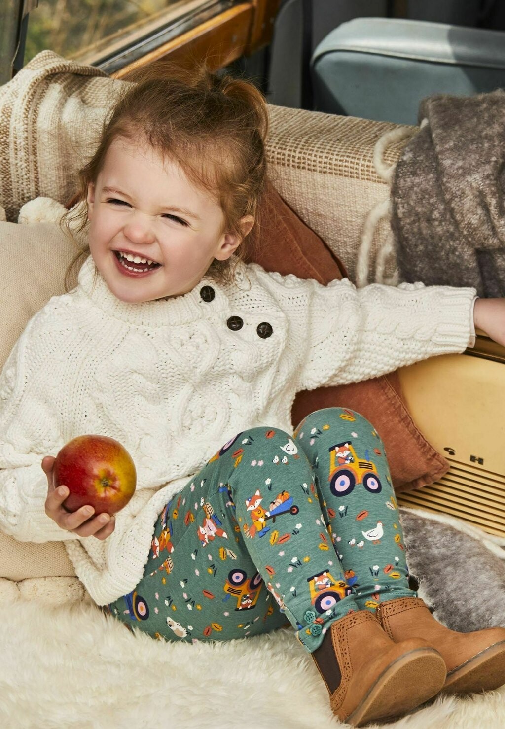 Вязаный свитер COSY CABLE STANDARD JoJo Maman Bébé, цвет cream
Вязаный свитер COSY CABLE STANDARD JoJo Maman Bébé, цвет cream