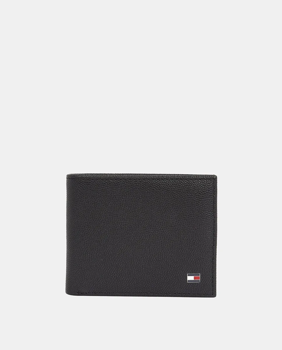 Маленькая мужская кожаная сумка с металлической пластиной спереди Tommy Hilfiger, черный
Маленькая мужская кожаная сумка с металлической пластиной спереди Tommy Hilfiger, черный