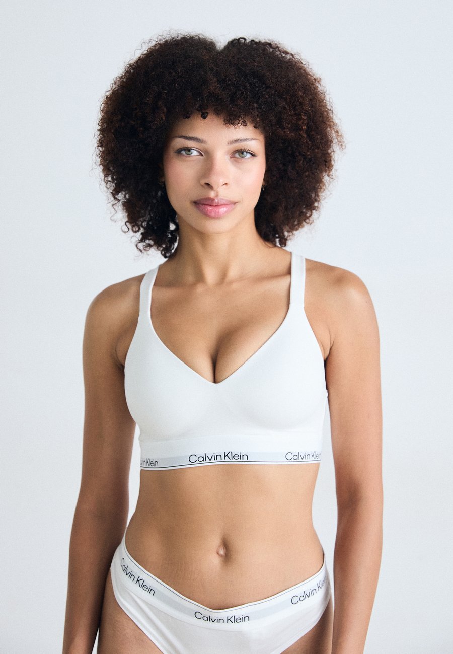 Бюстгальтер Calvin Klein Underwear LIFT BRALETTE ICON, White
Бюстгальтер Calvin Klein Underwear LIFT BRALETTE ICON, White