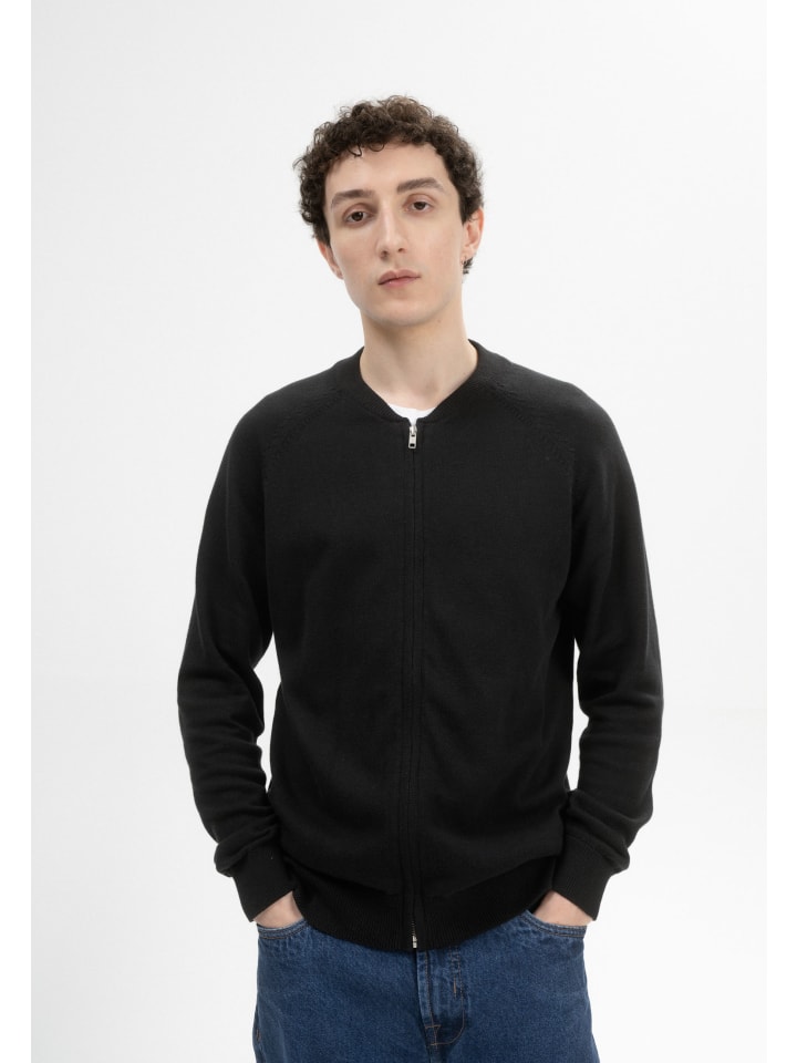 Мужская вязаная куртка SHAMIAL MELA
Мужская вязаная куртка SHAMIAL MELA