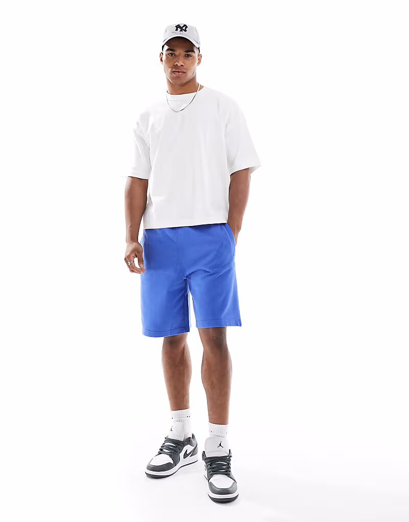 Трикотажные шорты Superdry Essential с логотипом из ткани шамбре синего цвета
Трикотажные шорты Superdry Essential с логотипом из ткани шамбре синего цвета