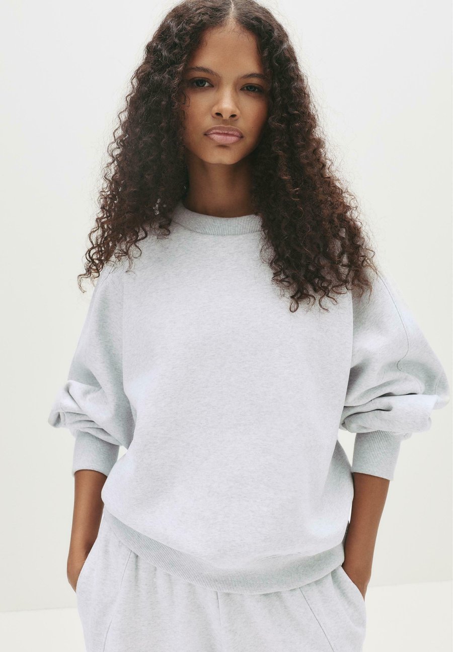 Толстовка PULL&BEAR OVERSIZED SEAM-DETAIL, Light Grey, Серый, Толстовка PULL&BEAR OVERSIZED SEAM-DETAIL, Light Grey
Толстовка PULL&BEAR OVERSIZED SEAM-DETAIL, Light Grey, Серый, Толстовка PULL&BEAR OVERSIZED SEAM-DETAIL, Light Grey