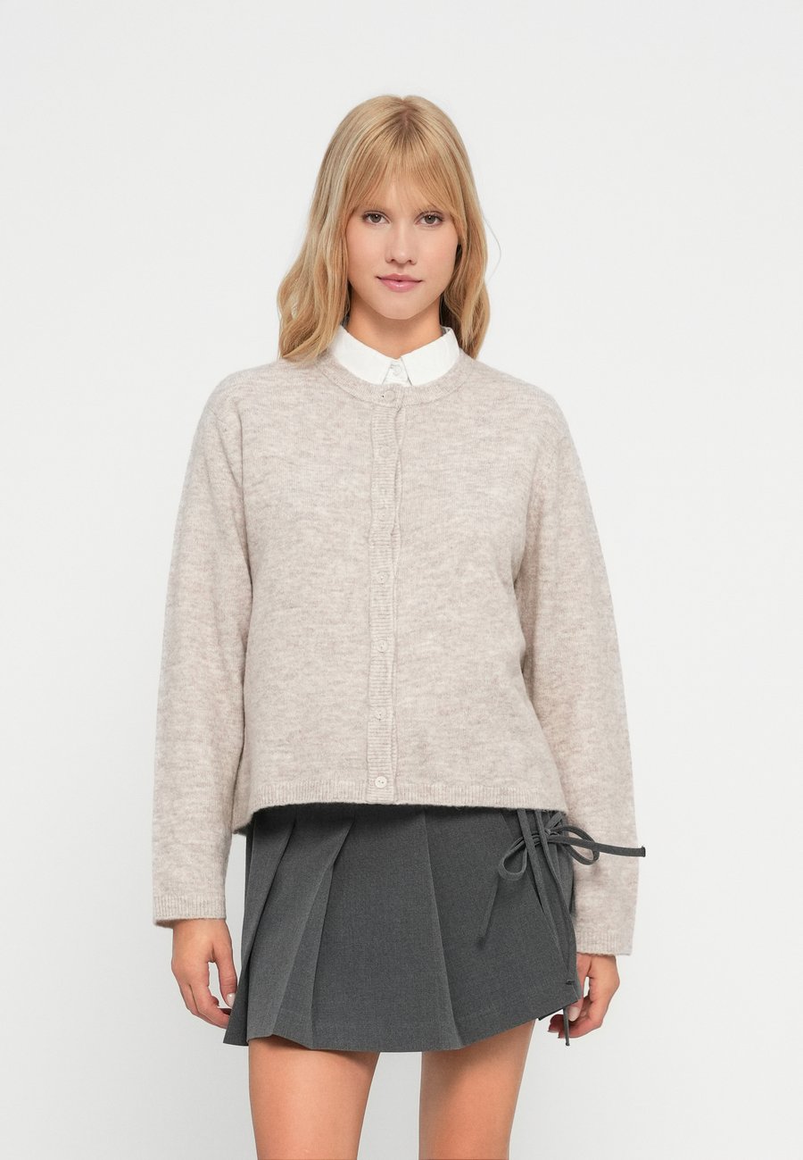 Кардиган ONLY ONLSIMONI O-NECK, Pumice Stone/Beige
Кардиган ONLY ONLSIMONI O-NECK, Pumice Stone/Beige