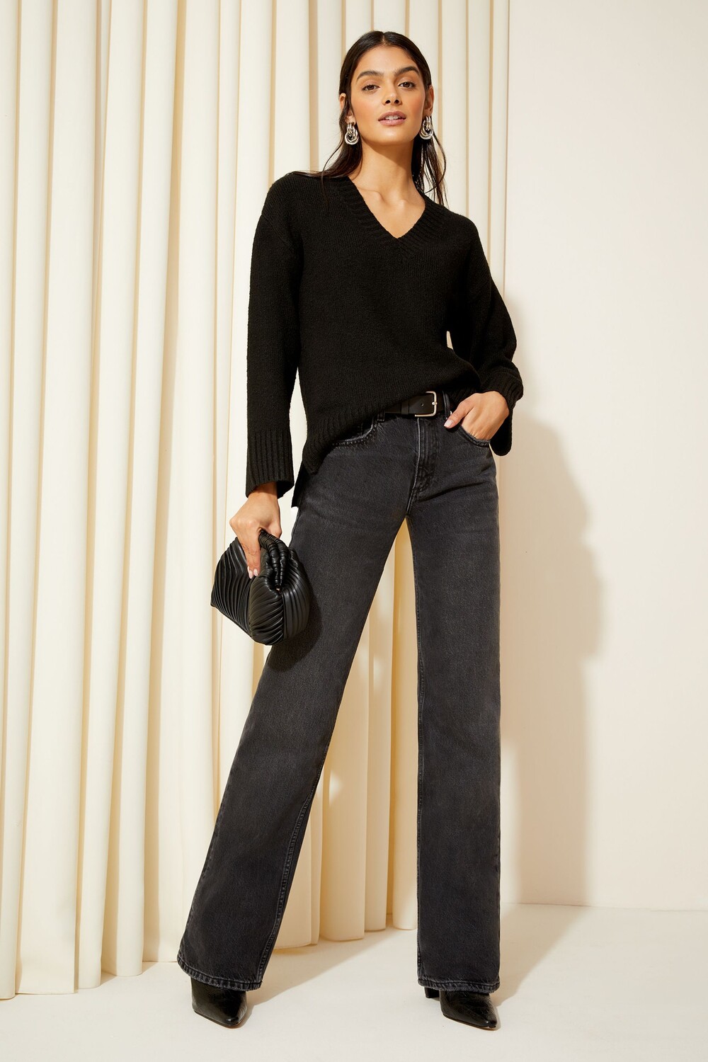 Мягкий свитер с V-образным вырезом Friends Like These, черный
Мягкий свитер с V-образным вырезом Friends Like These, черный