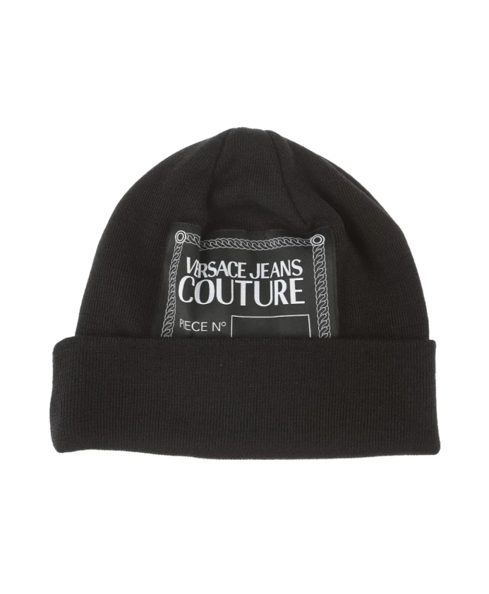 Стильная модель в черных шляпах и кепках Versace Jeans Couture, черный
Стильная модель в черных шляпах и кепках Versace Jeans Couture, черный