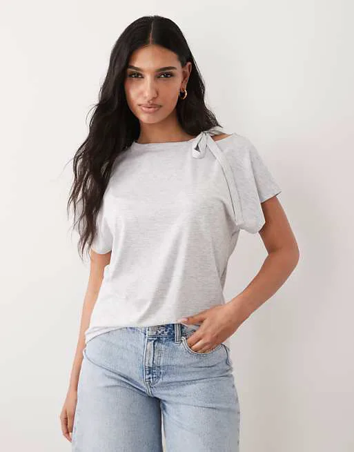 Серый меланжевый топ с коротким рукавом и вырезом в виде шарфа ASOS DESIGN
Серый меланжевый топ с коротким рукавом и вырезом в виде шарфа ASOS DESIGN