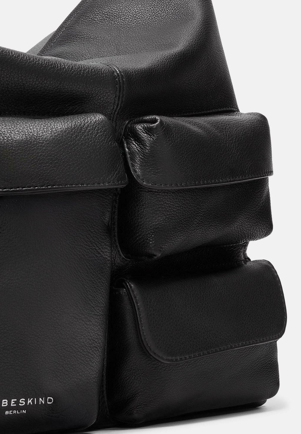 Сумка-тоут ARCHIVE HOBO M GERÄUMIGE Liebeskind Berlin, черный
Сумка-тоут ARCHIVE HOBO M GERÄUMIGE Liebeskind Berlin, черный