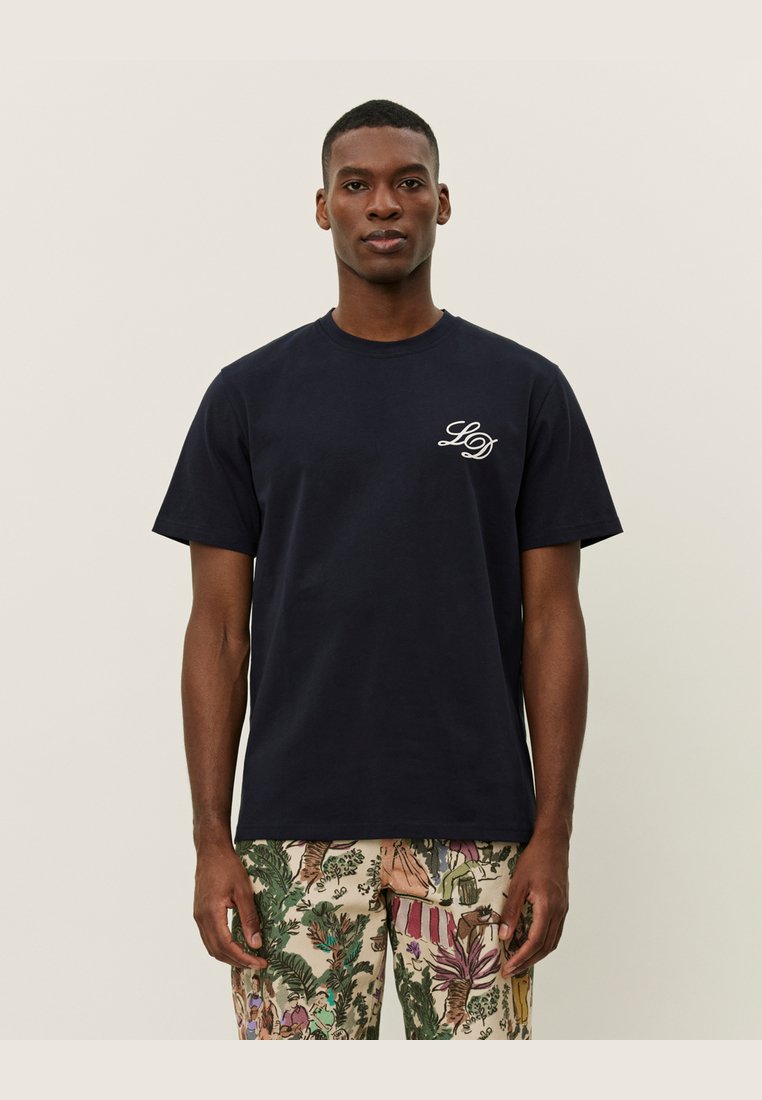 Футболка с принтом Les Deux, темно-синий
Футболка с принтом Les Deux, темно-синий