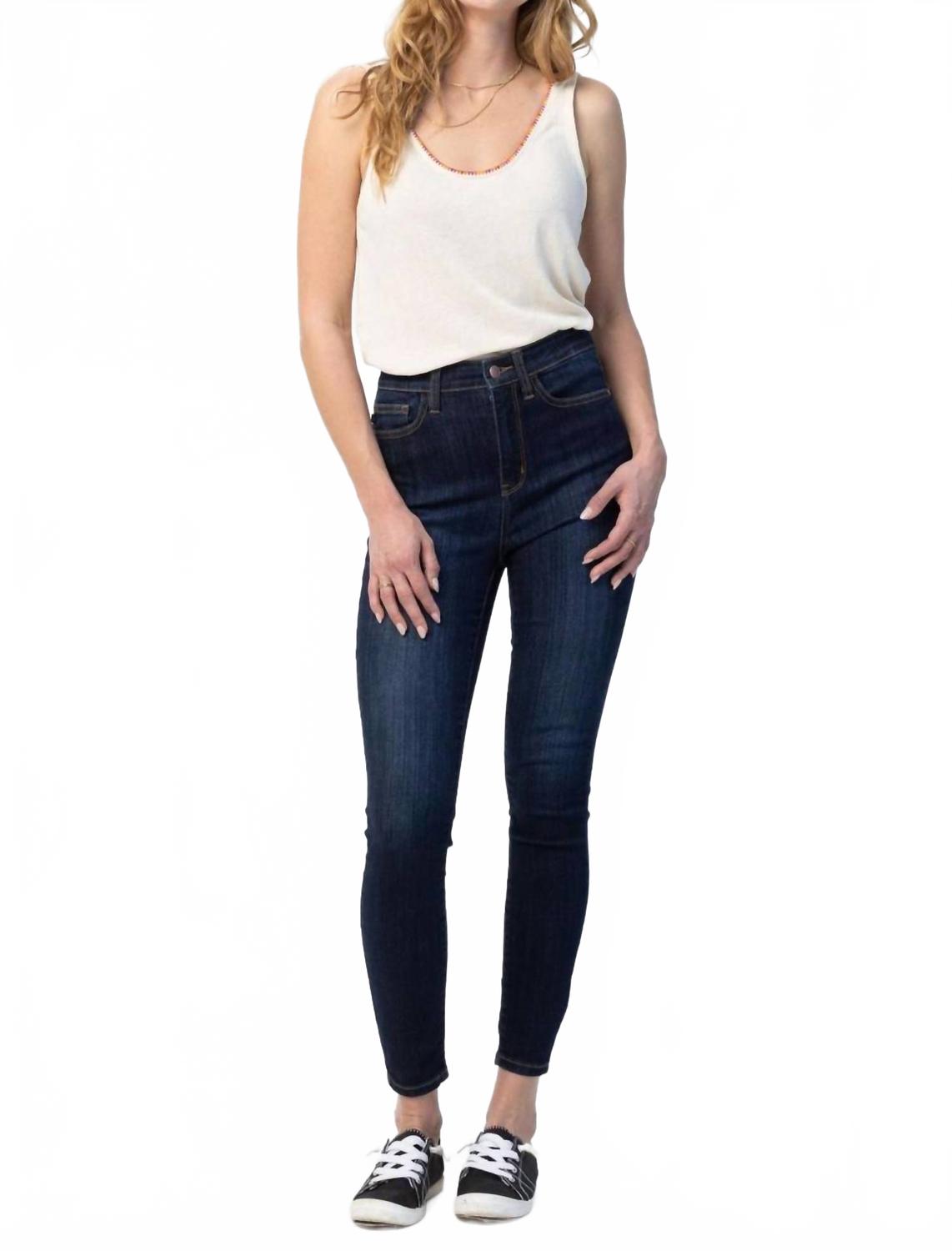 Джинсы скинни с высокой талией и кокеткой из денима Judy Blue, Denim
Джинсы скинни с высокой талией и кокеткой из денима Judy Blue, Denim
