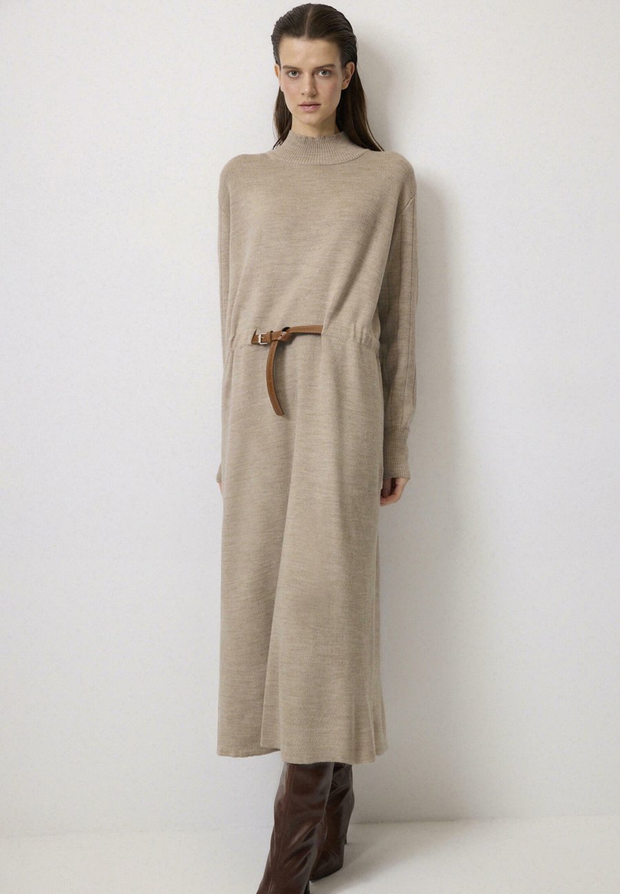 Платье Touché Privé Jumper dress, Beige/Stone
Платье Touché Privé Jumper dress, Beige/Stone