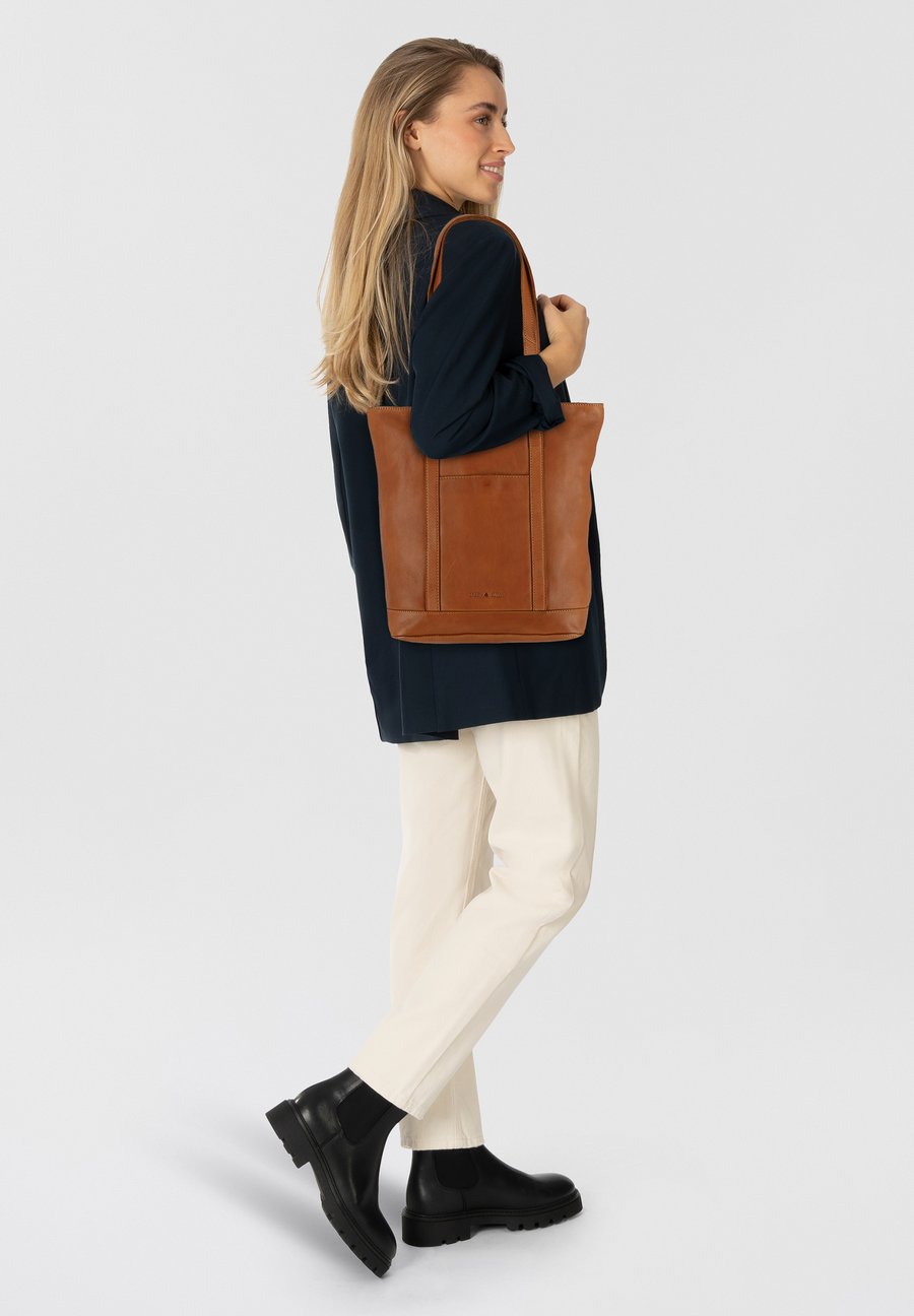 Сумка Greenburry COLOMBIANA SCHULTER, Nougat/Cognac
Сумка Greenburry COLOMBIANA SCHULTER, Nougat/Cognac