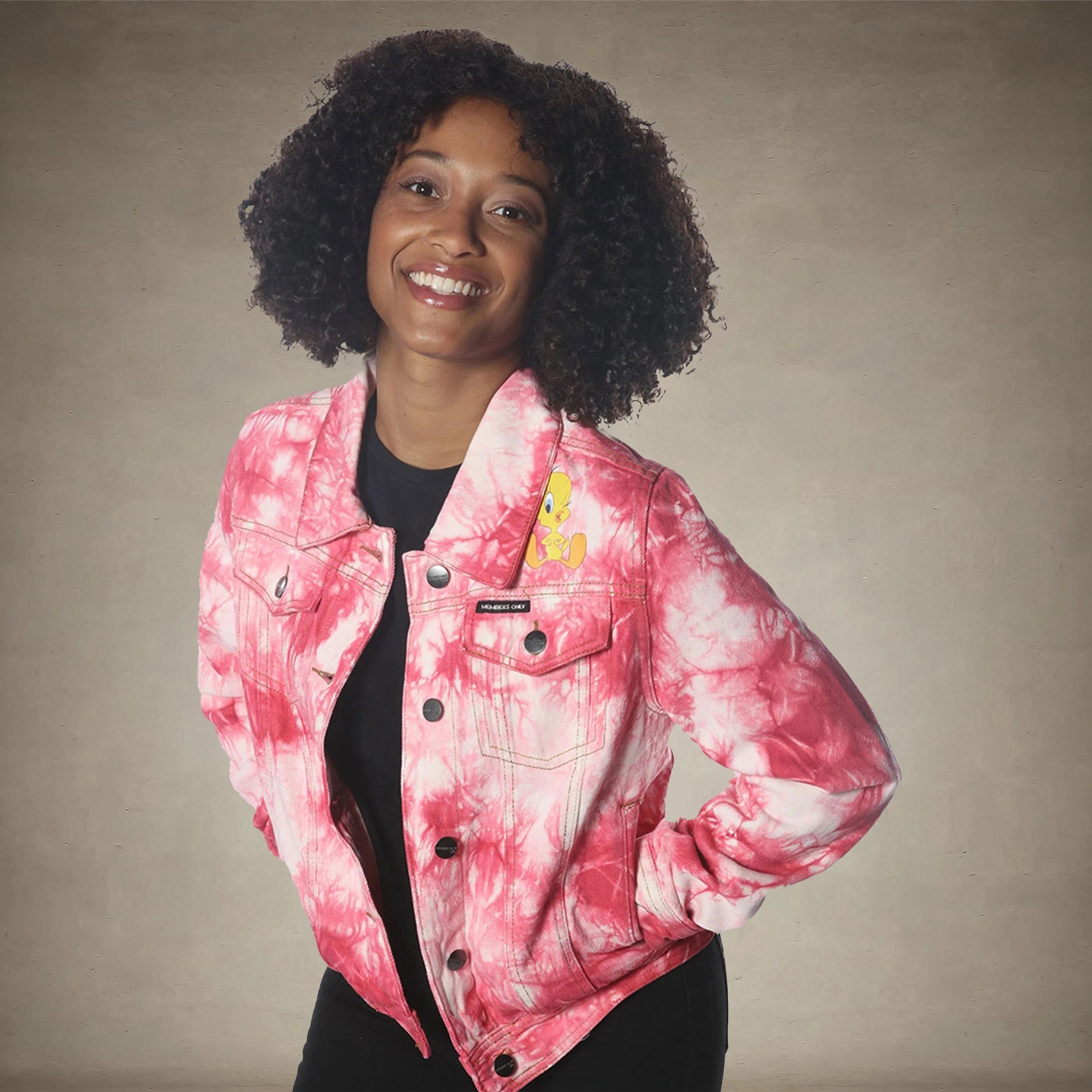 Женская куртка Bull Denim Looney Tunes Trucker Members Only, розовый
Женская куртка Bull Denim Looney Tunes Trucker Members Only, розовый