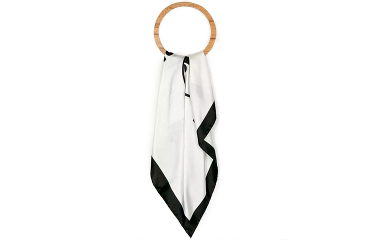 MOSCHINO Шёлковый шарф унисекс
MOSCHINO Шёлковый шарф унисекс