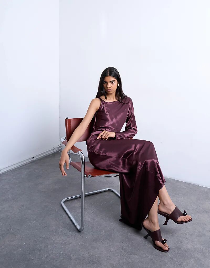 Платье макси из атласа Topshop с одним рукавом и перекрученными бретельками в цвете «Порт-Рояль»
Платье макси из атласа Topshop с одним рукавом и перекрученными бретельками в цвете «Порт-Рояль»