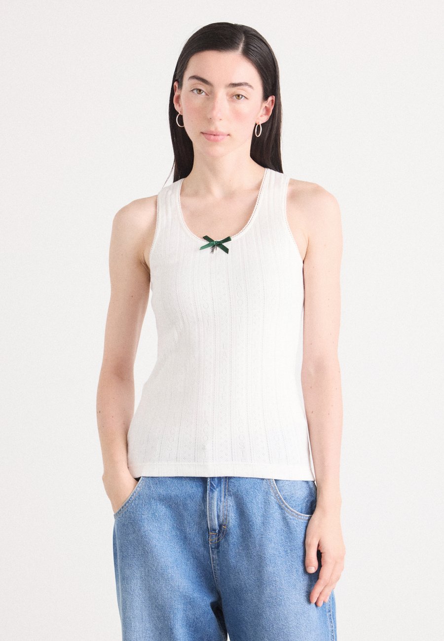 Топ Lacoste Top, Flour/Off-White
Топ Lacoste Top, Flour/Off-White