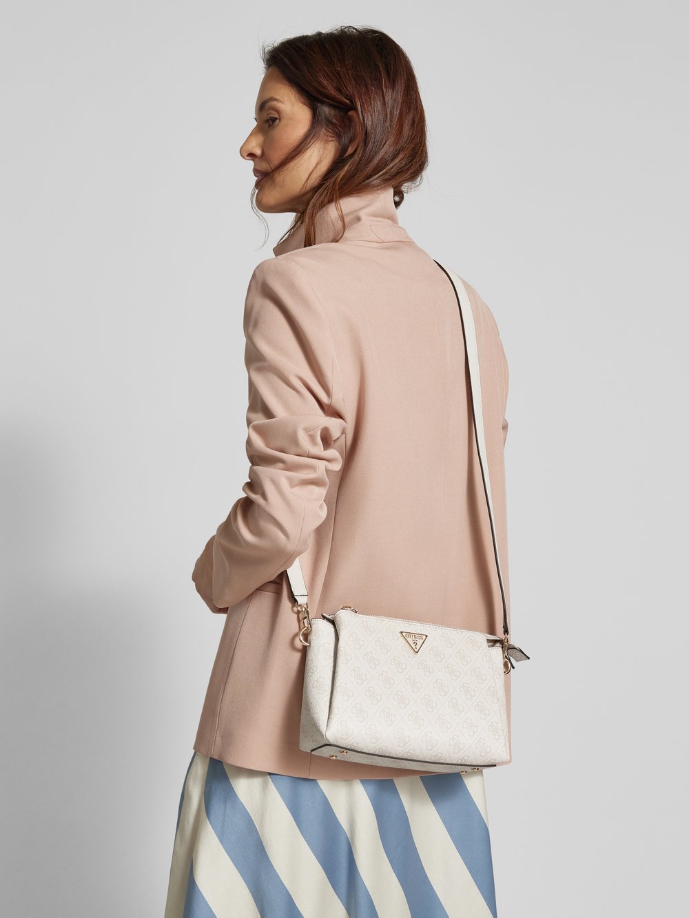 Сумка с логотипом, модель «NOELLE TRI COMPARTMENT XB» Guess, экрю, Белый, Сумка с логотипом, модель «NOELLE TRI COMPARTMENT XB» Guess, экрю
Сумка с логотипом, модель «NOELLE TRI COMPARTMENT XB» Guess, экрю, Белый, Сумка с логотипом, модель «NOELLE TRI COMPARTMENT XB» Guess, экрю