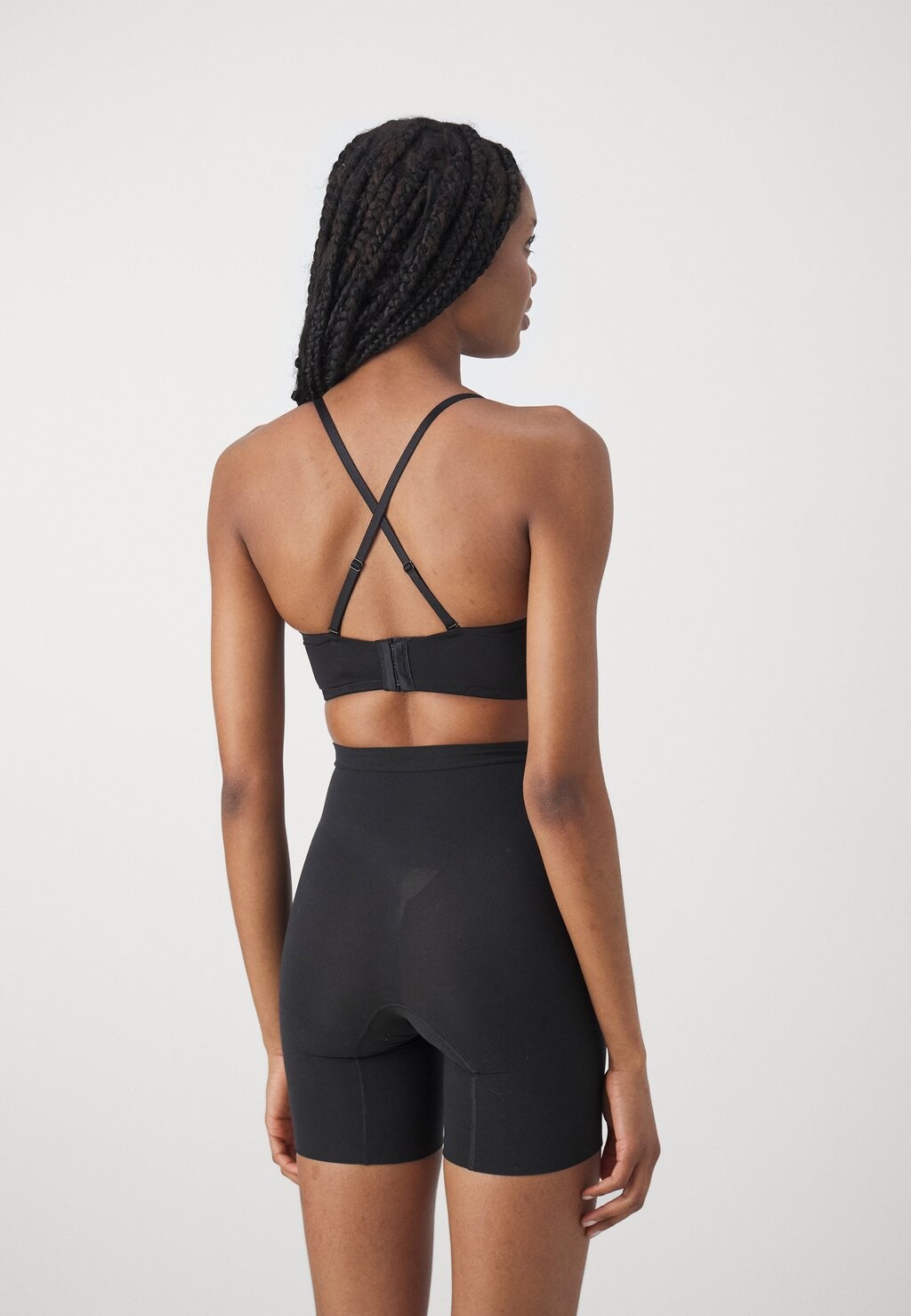 Трусы Everyday Seamless Shaping Spanx, очень черные
Трусы Everyday Seamless Shaping Spanx, очень черные