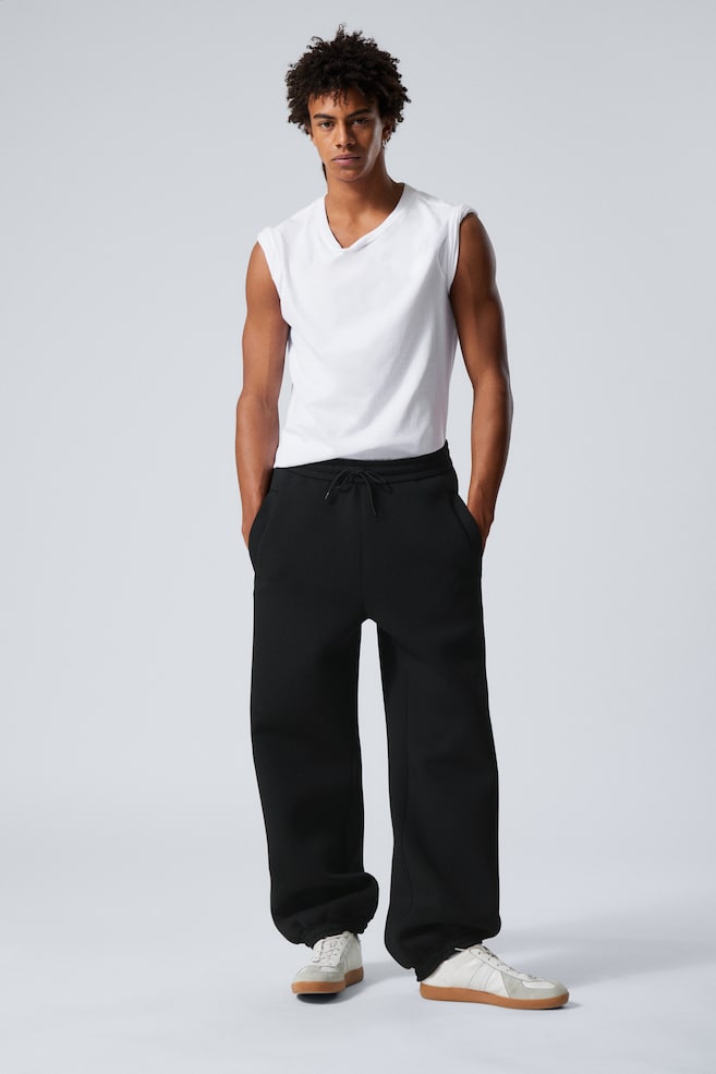 Simon – спортивные штаны из ткани для подводного плавания Weekday, черный
Simon – спортивные штаны из ткани для подводного плавания Weekday, черный