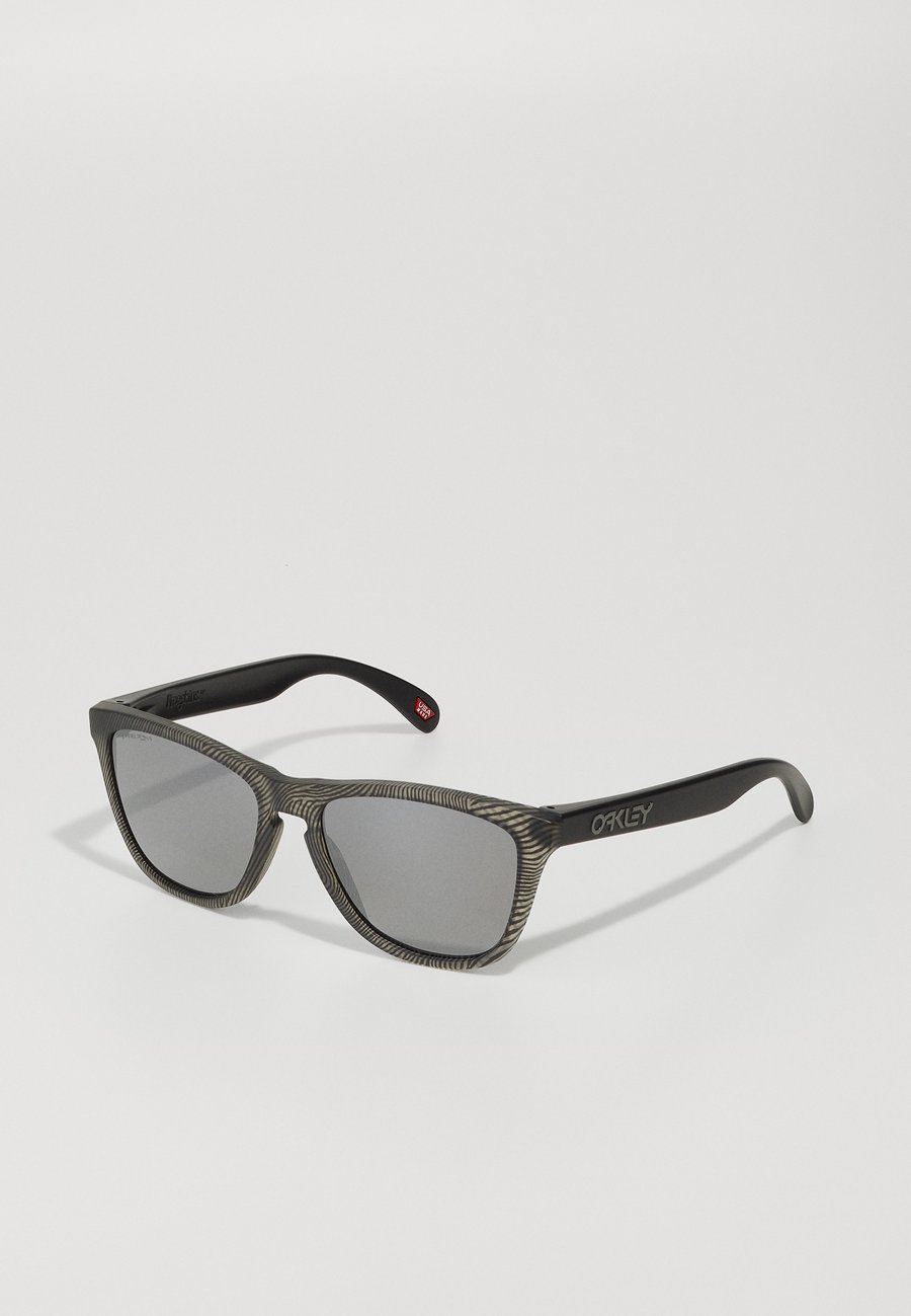 Солнцезащитные очки Oakley FROGSKINS UNISEX, Matte Grey Ink/Grey
Солнцезащитные очки Oakley FROGSKINS UNISEX, Matte Grey Ink/Grey
