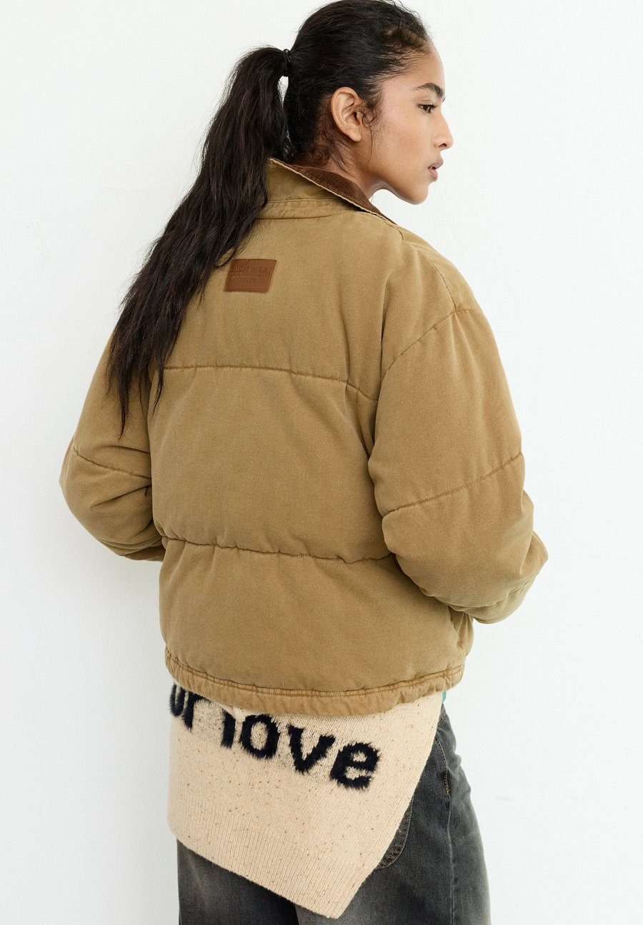 Куртка PULL&BEAR Light jacket, Ochre
Куртка PULL&BEAR Light jacket, Ochre