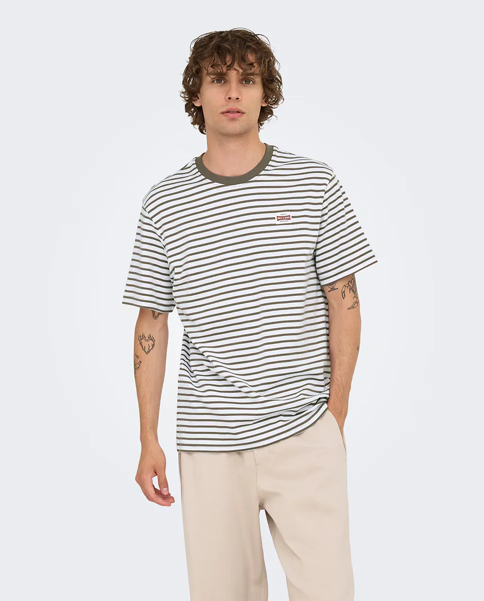 Мужская футболка с коротким рукавом в полоску, классический крой Only & Sons, белый
Мужская футболка с коротким рукавом в полоску, классический крой Only & Sons, белый