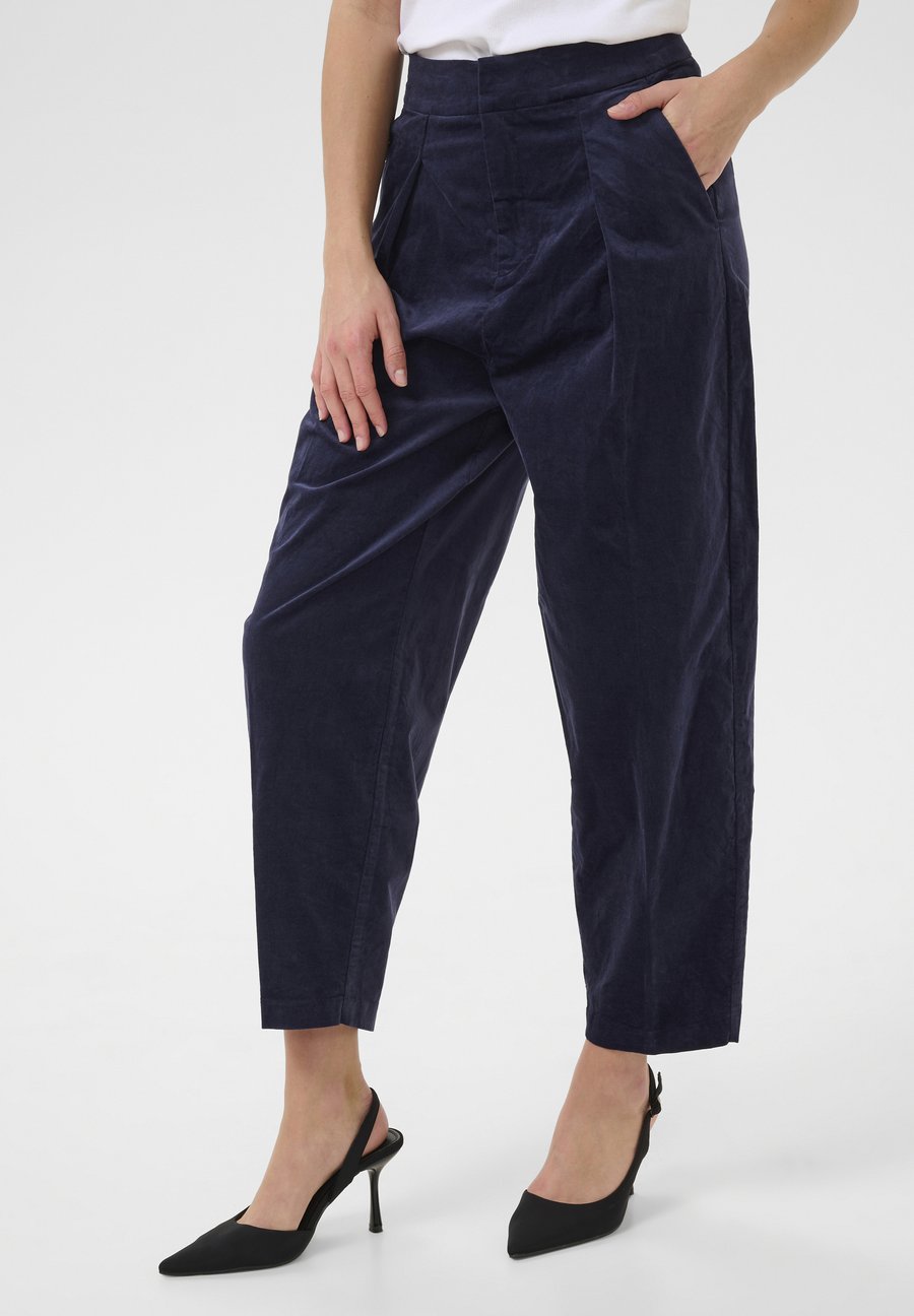 Брюки InWear RIKKA BARREL, Stormy Navy/Dark Blue
Брюки InWear RIKKA BARREL, Stormy Navy/Dark Blue