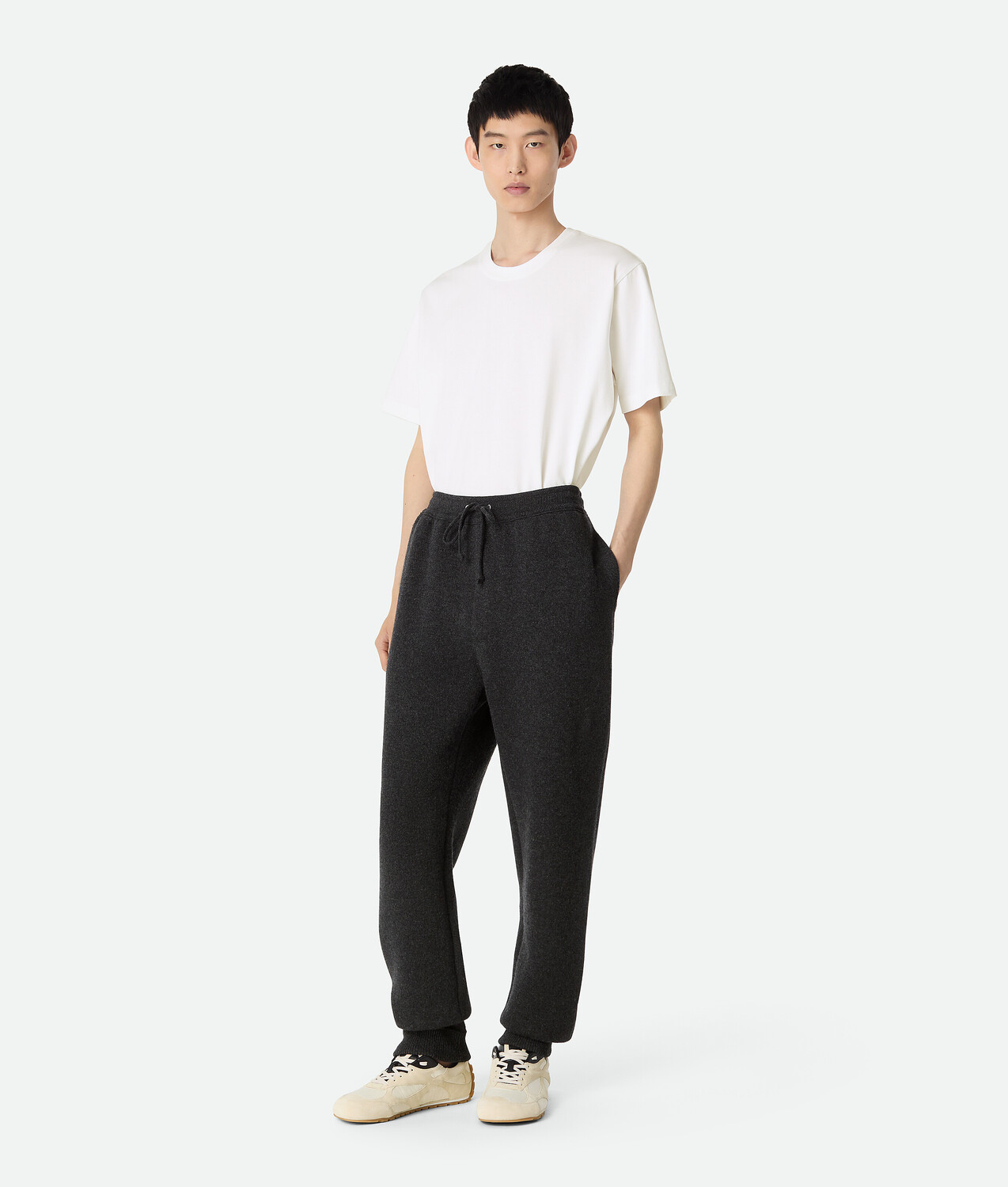 Cashmere jogger pants BOTTEGA VENETA, антрацит
Cashmere jogger pants BOTTEGA VENETA, антрацит