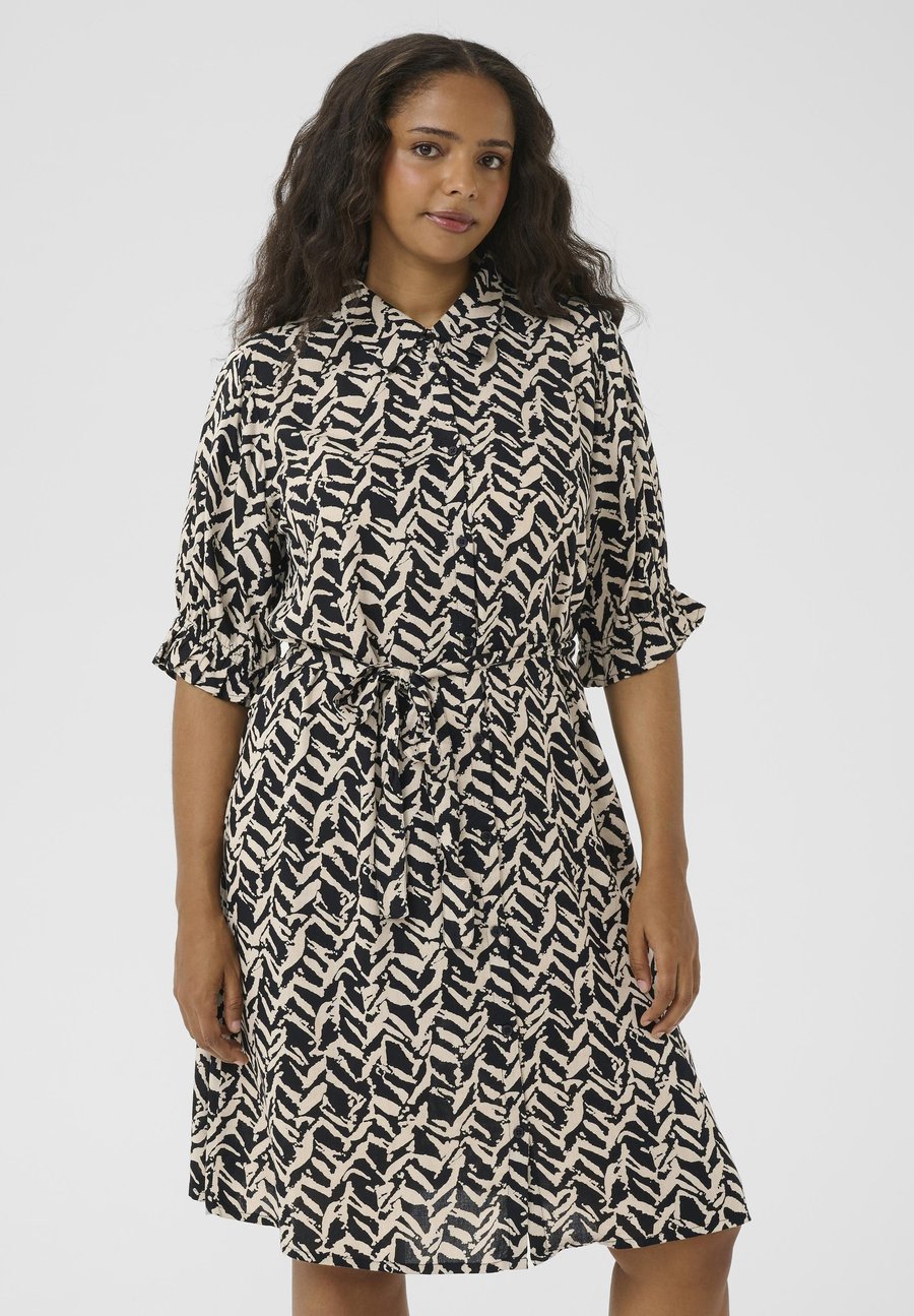 Платье Kaffe Curve Shirt dress, Black/Feather Grey Lines/Black
Платье Kaffe Curve Shirt dress, Black/Feather Grey Lines/Black
