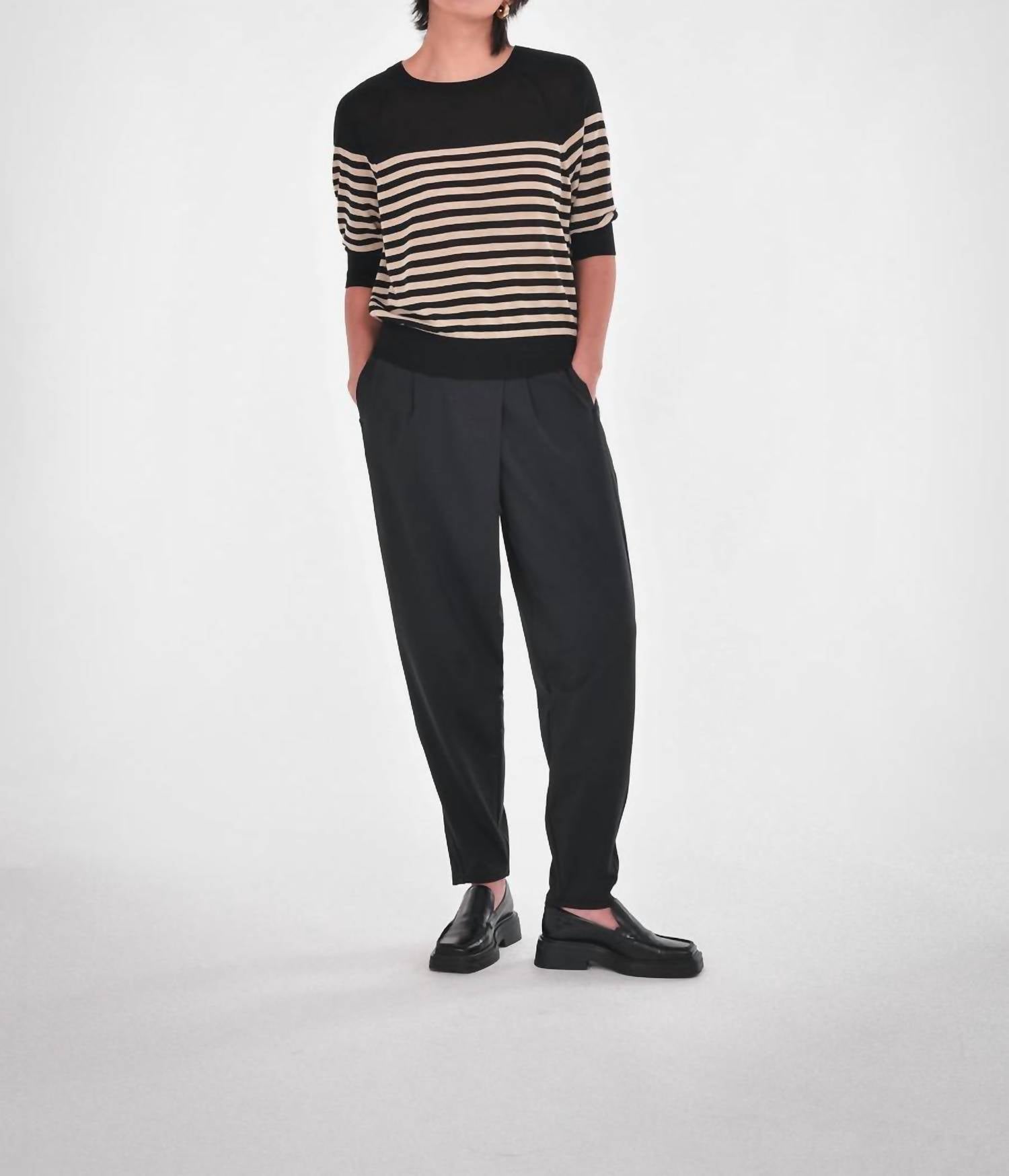 Полосатый свитер Esme черного цвета Paper Label
Полосатый свитер Esme черного цвета Paper Label