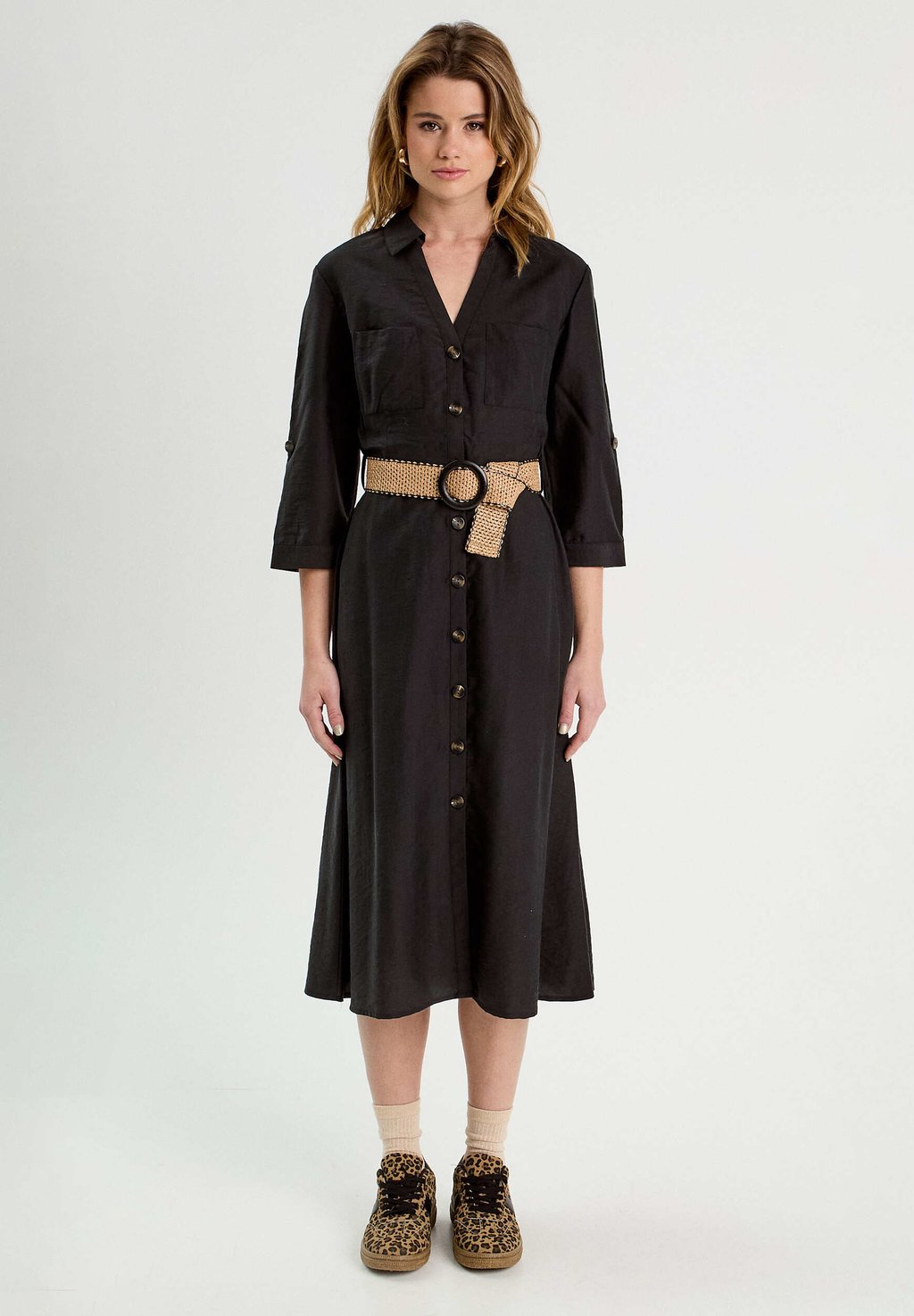 Платье-рубашка AUSGESTELLTES MIT GÜRTEL Cache Cache, черный
Платье-рубашка AUSGESTELLTES MIT GÜRTEL Cache Cache, черный