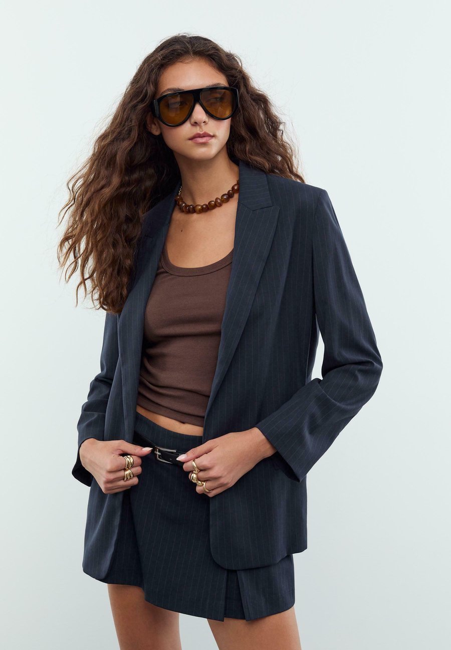 Юбка Stradivarius SMART STRIPED WITH BELT LOOPS , Mottled Dark Blue
Юбка Stradivarius SMART STRIPED WITH BELT LOOPS , Mottled Dark Blue