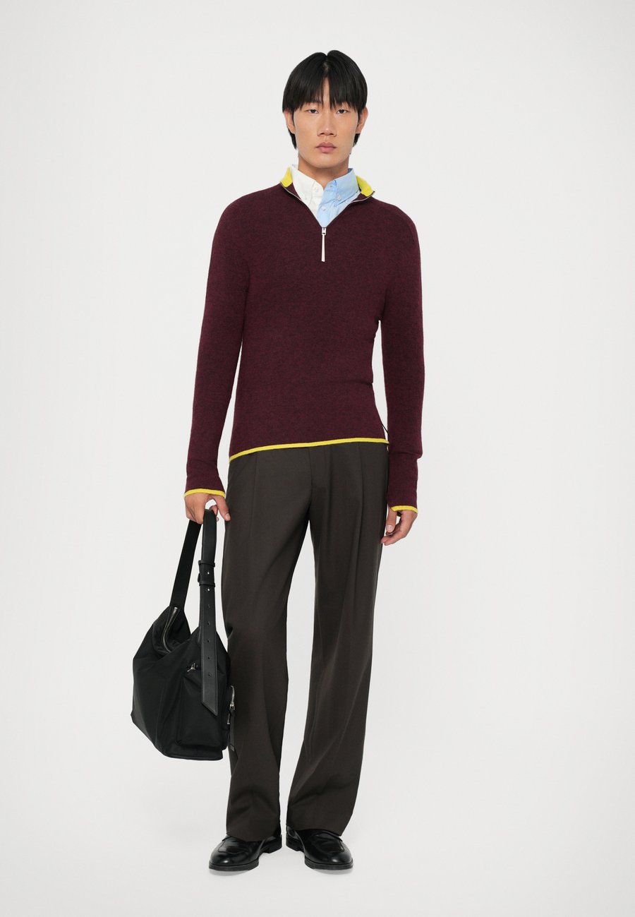 Джемпер Sunnei FITTED LONGSLEEVE UNISEX, Burnt Aubergine/Bordeaux
Джемпер Sunnei FITTED LONGSLEEVE UNISEX, Burnt Aubergine/Bordeaux