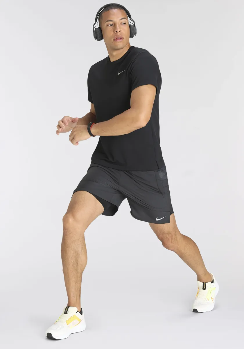 Шорты Nike 2-в-1 "Мужские шорты для бега 2-в-1 Dri-FIT Stride", черный
Шорты Nike 2-в-1 "Мужские шорты для бега 2-в-1 Dri-FIT Stride", черный