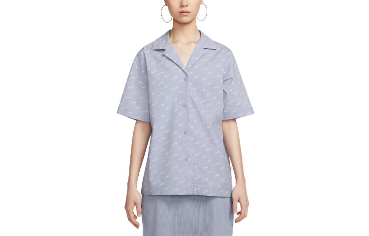 Рубашка женская светло-голубая Nike
Рубашка женская светло-голубая Nike